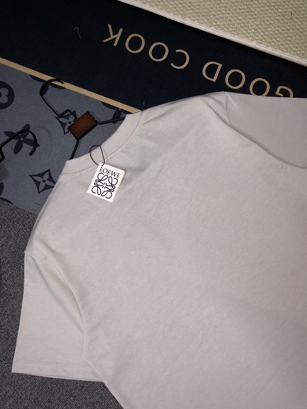 ブランドTシャツ着用イメージ